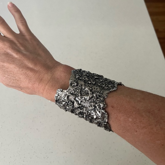 Alexander McQueen Molten Cuff Bracelet - Picture 9 of 15